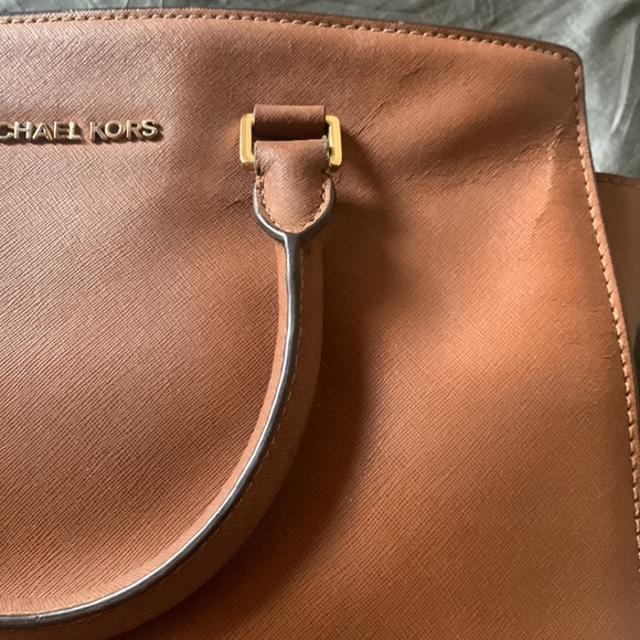 MICHAEL KORS: Selma Large Leather bag. Rich brown w gold trimmings. CODED - Picture 7 of 11